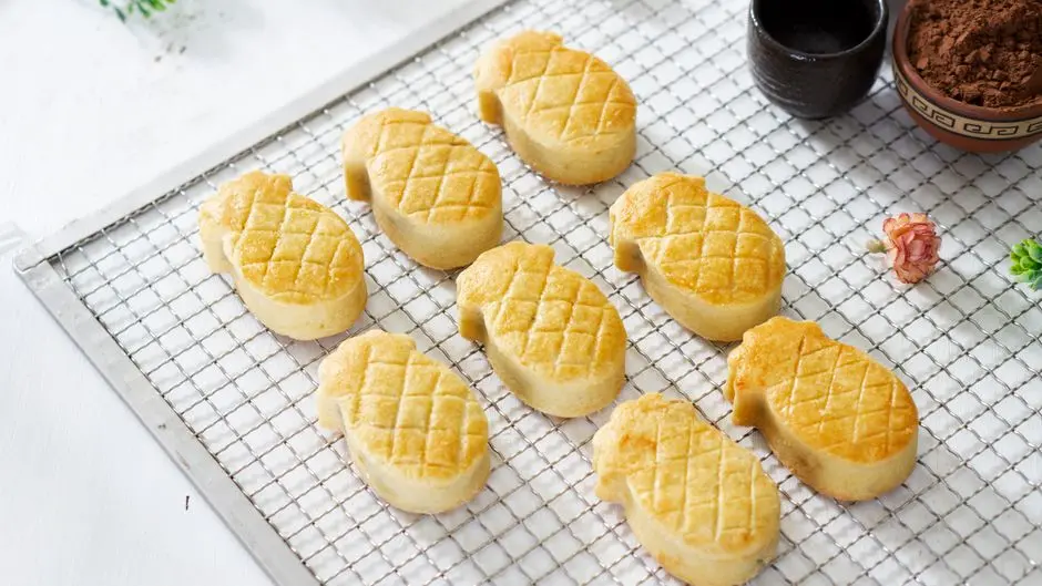 Kue Pinyaram tradisional khas Arosuka